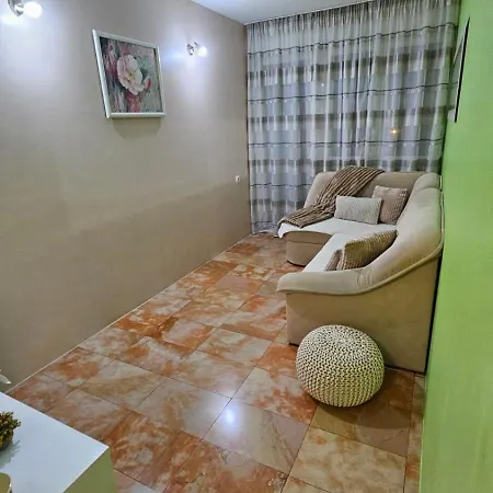 Kike Apartment Split