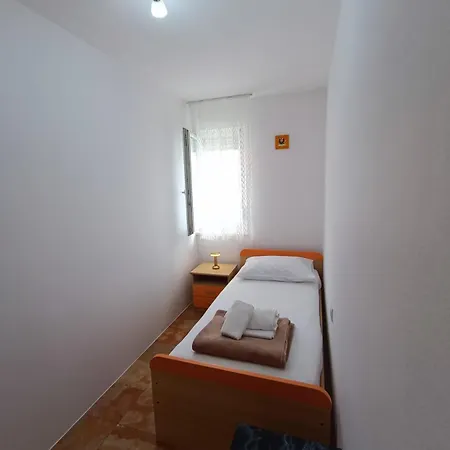 Kike Apartment Split
